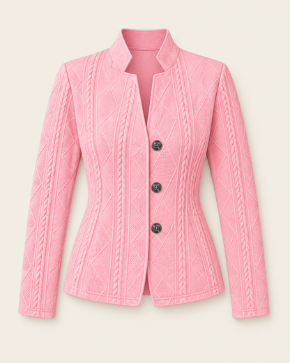Blazer rose boutonné en maille texturée, packshot sur fond ivoire