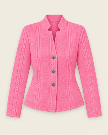 Blazer rose vif boutonné en maille texturée, packshot sur fond ivoire